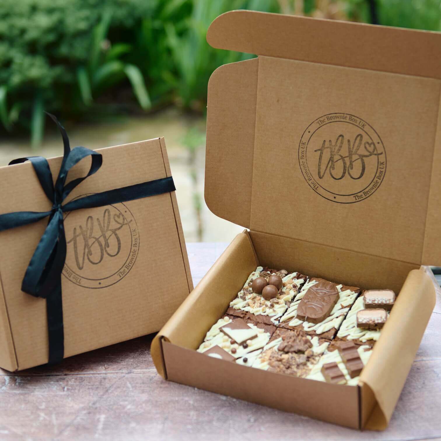 uild Your Own Brownie Box: Customizable selection of rich, fudgy brownies with an array of delicious toppings 