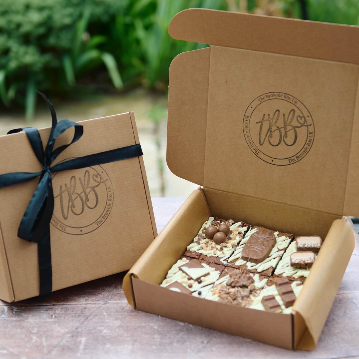 The Brownie Box UK Postal Brownies. No matter the occasion, it is always a good idea to send brownies. Whether its happy birthday brownies, to congratulate someone, a thoughtful gesture to tell someone you are thinking of them or a little something to brighten your own day, a handmade, beautifully decorated, delicious brownie in a box makes the perfect choice.